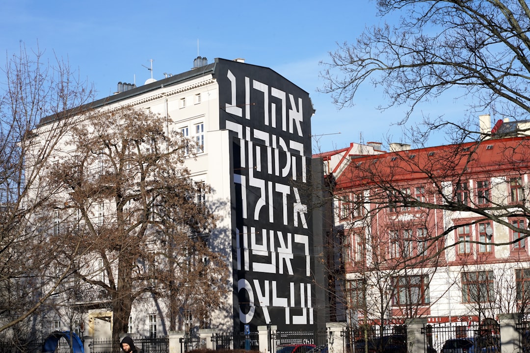 様々な国の国旗が並んだイラスト