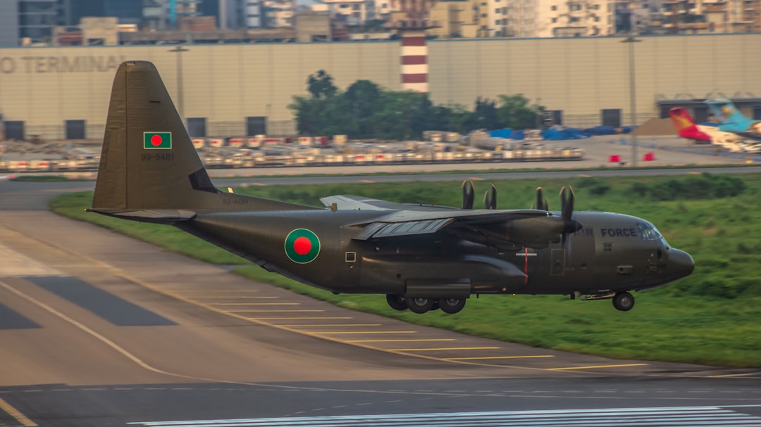 多様な制服の選択肢を紹介する社内向けポスター